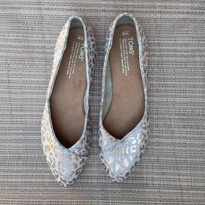 TOMS round toe- pointed flats